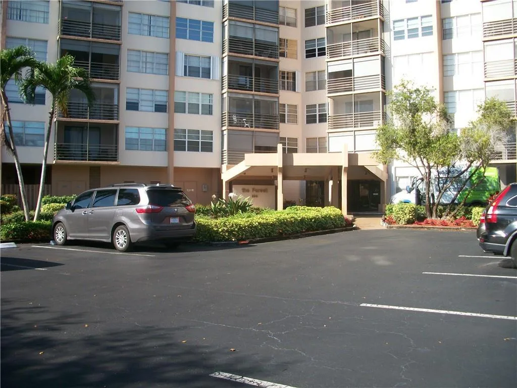 900 SAINT CHARLES Place # 311, Pembroke Pines, FL 33026