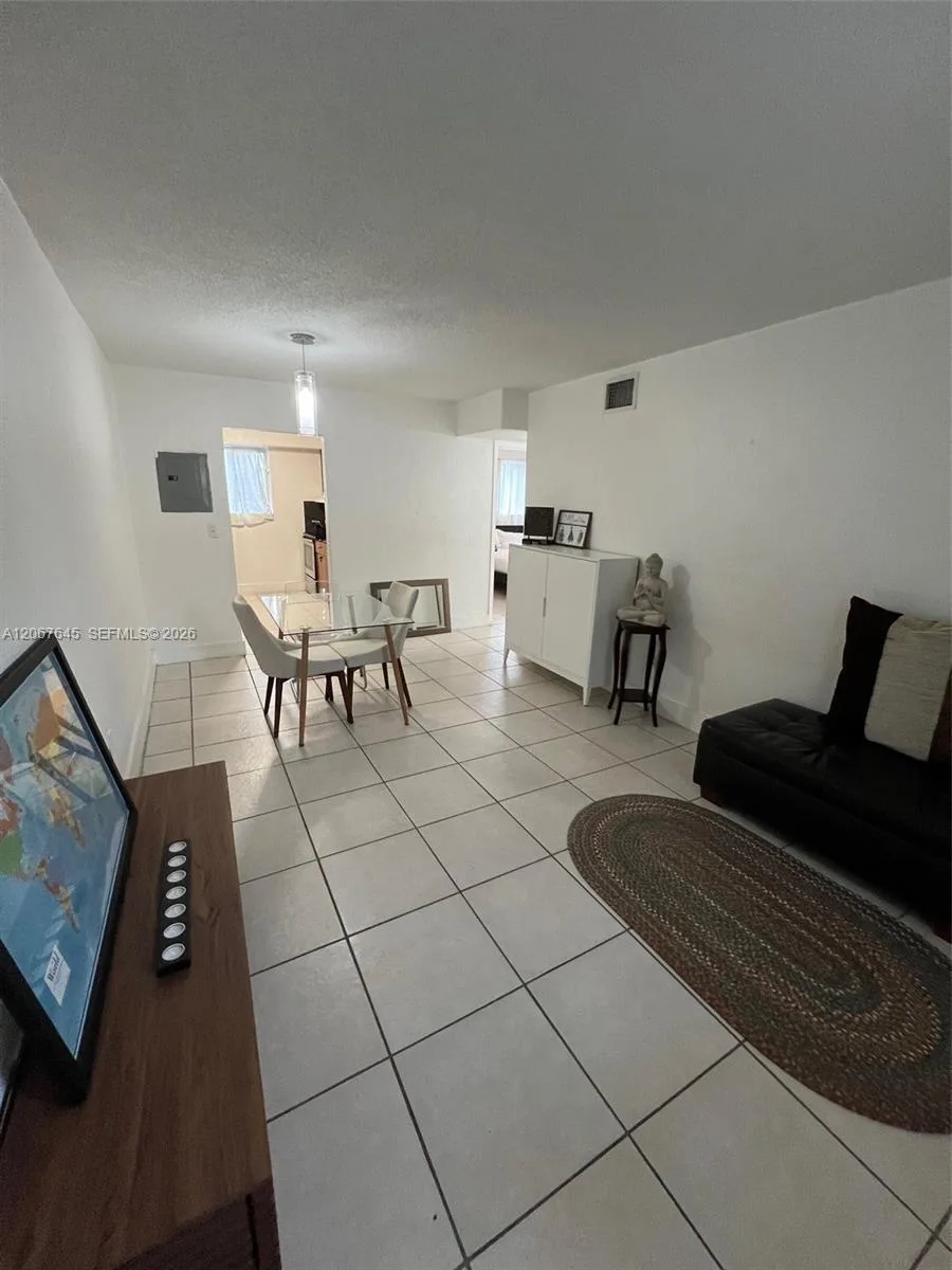 458 SW 10th St # 4, Miami, FL 33130 photo 4