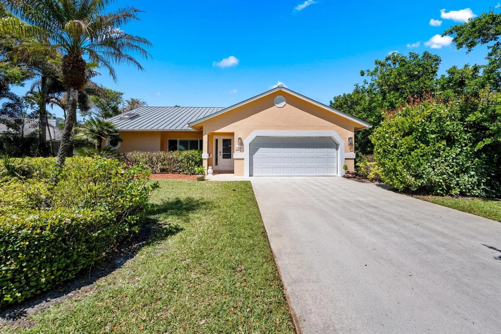 5040 SE Bent Wood Drive, Stuart, FL 34997 photo 3