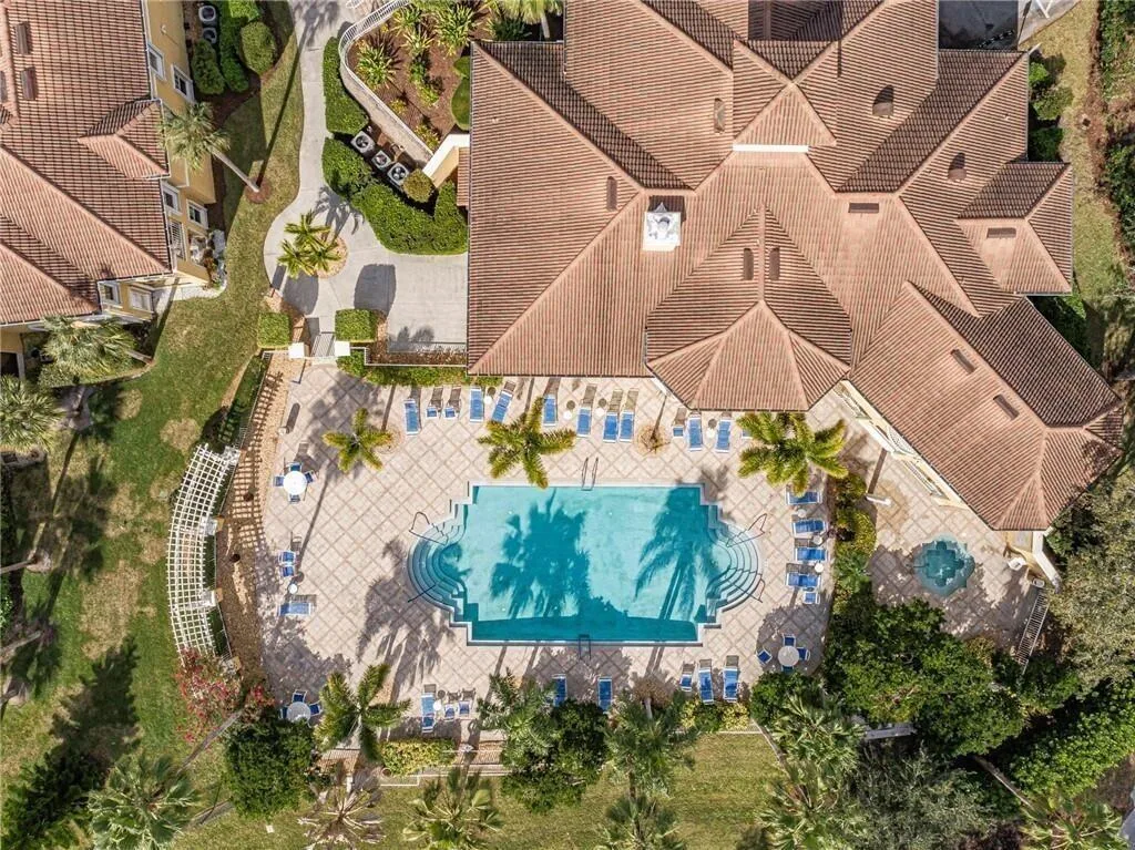 5095 Fairways Circle # I303, Vero Beach, FL 32967 photo 2