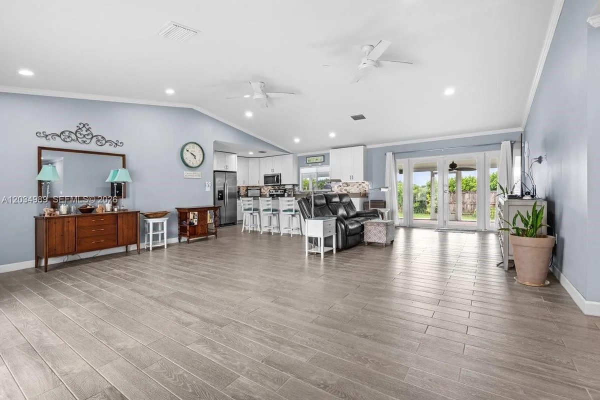 20572 SW 317th St, Homestead, FL 33030 photo 2