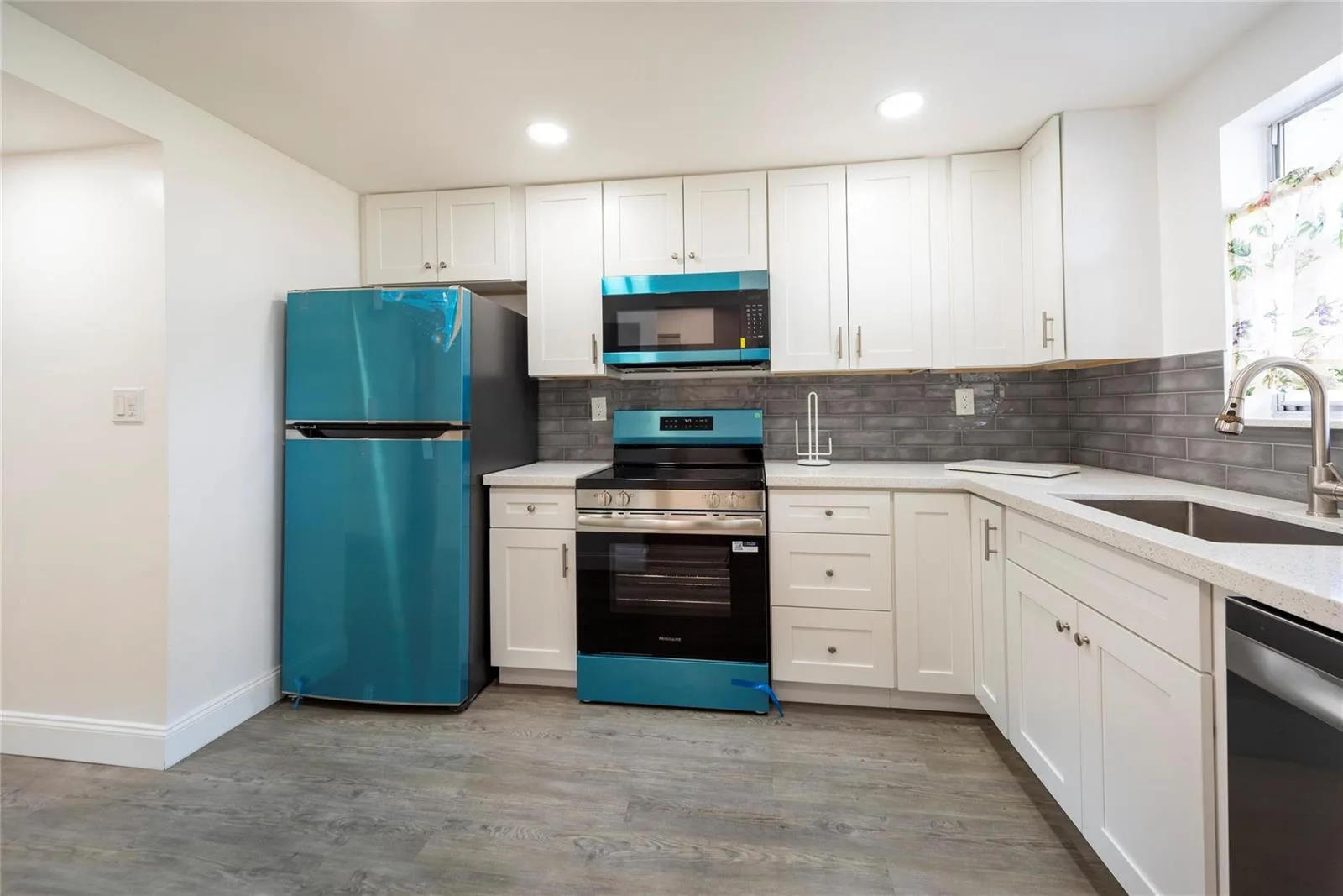 6100 NW 44th Street # 302, Lauderhill, FL 33319