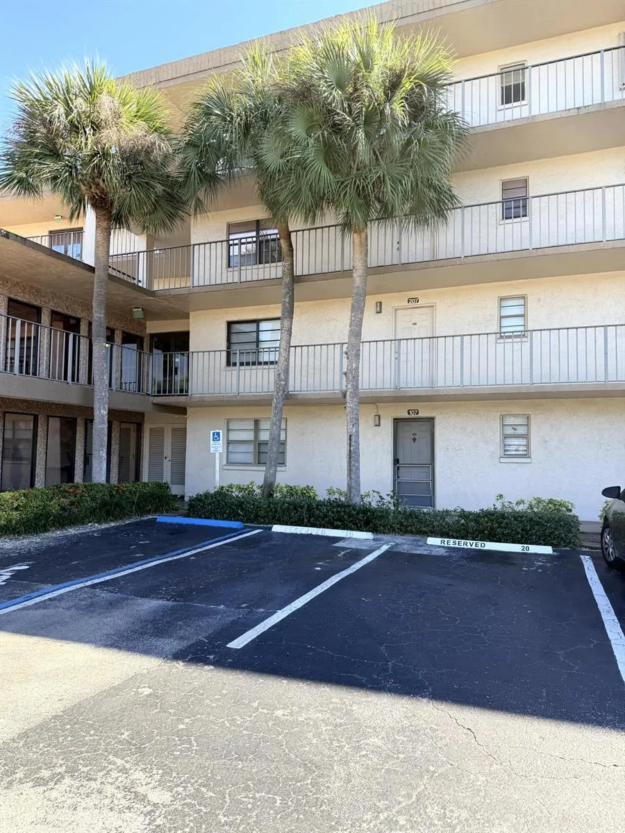 9300 SW 8th Street # 107, Boca Raton, FL 33428