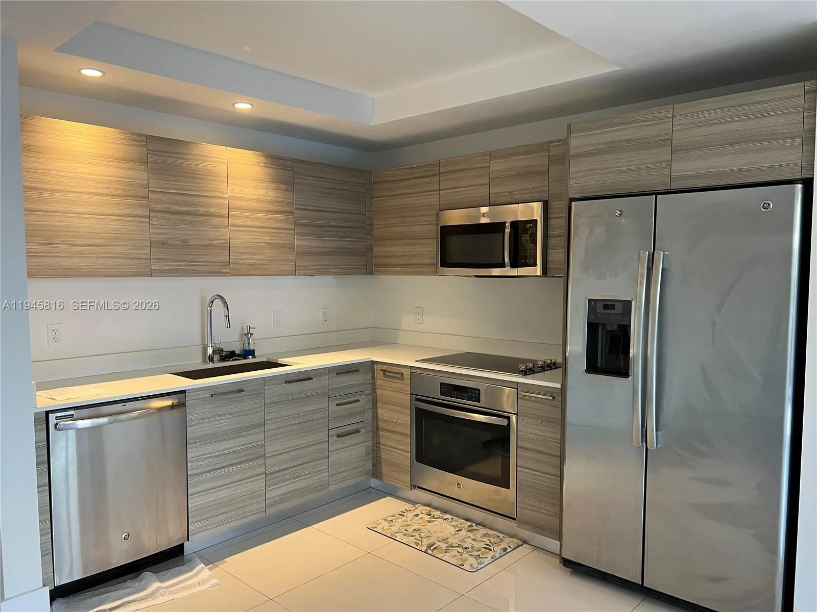 121 NE 34th St # 912, Miami, FL 33137