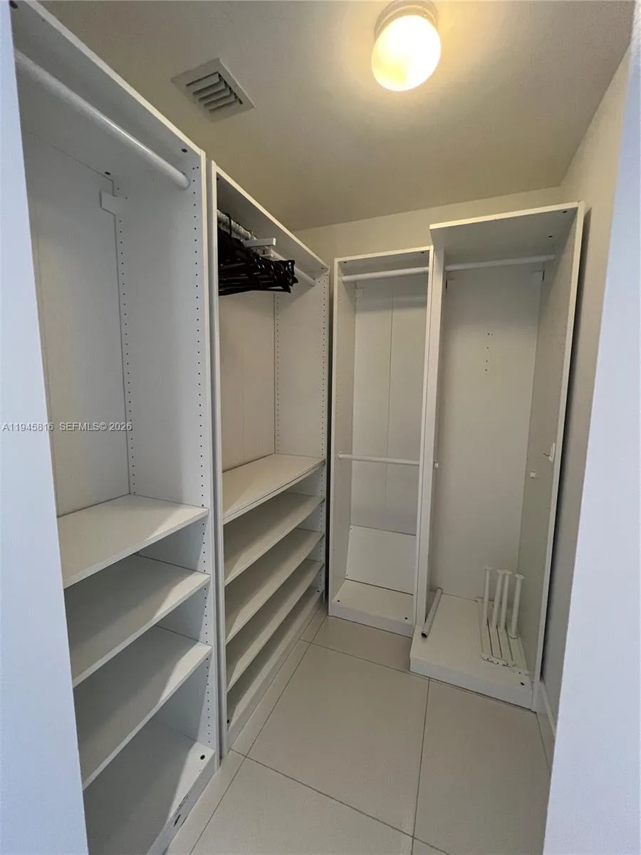 121 NE 34th St # 912, Miami, FL 33137 photo 9