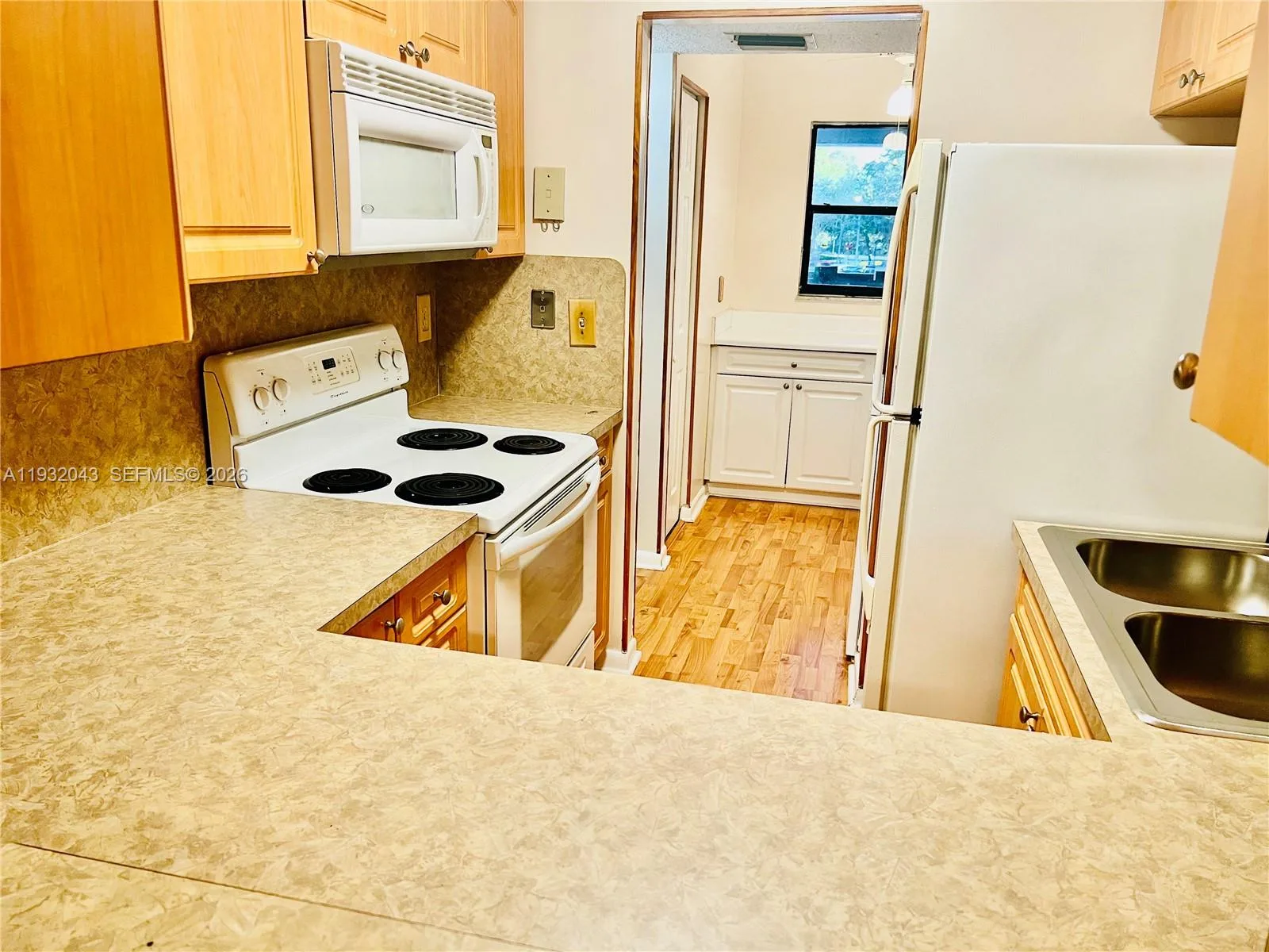 1021 Mockingbird Ln # 215, Plantation, FL 33324 photo 13