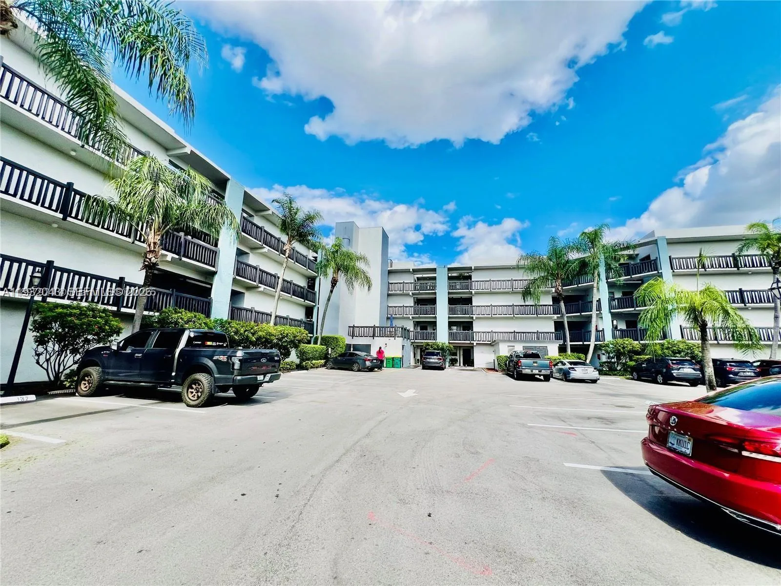 1021 Mockingbird Ln # 215, Plantation, FL 33324 photo 3