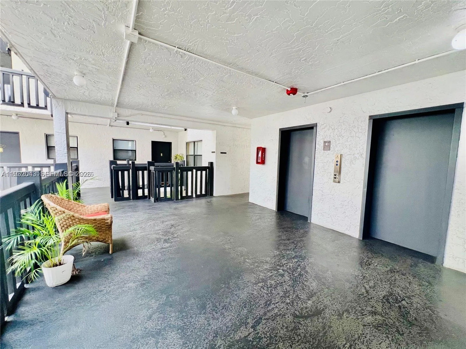 1021 Mockingbird Ln # 215, Plantation, FL 33324 photo 9
