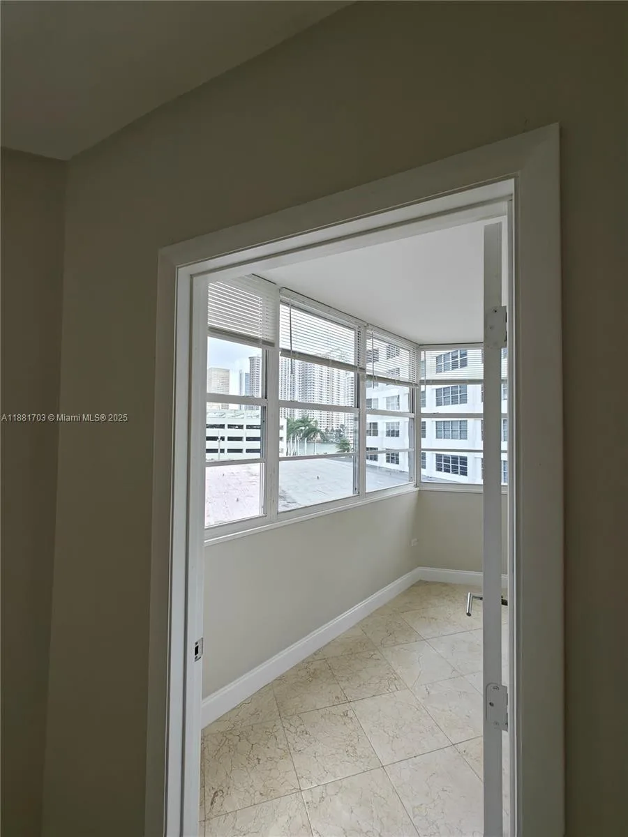 825 Brickell Bay Dr # 445, Miami, FL 33131 photo 10