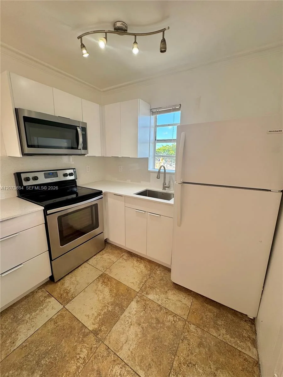1020 SW 7 th # 9, Miami, FL 33130