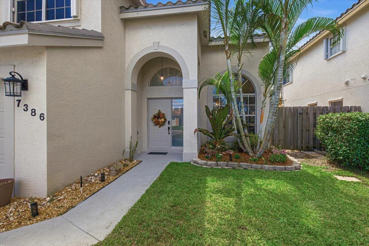 7386 MICHIGAN ISLE Road, Lake Worth, FL 33467 — zdjęcie 2