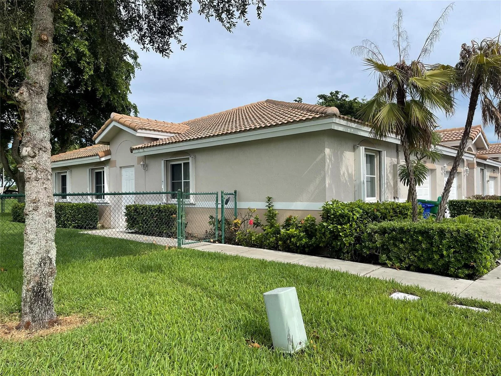 1810 SW 114th Terrace, Miramar, FL 33025 photo 2