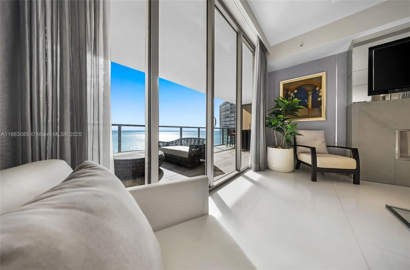 St Regis South Tower – photo 21