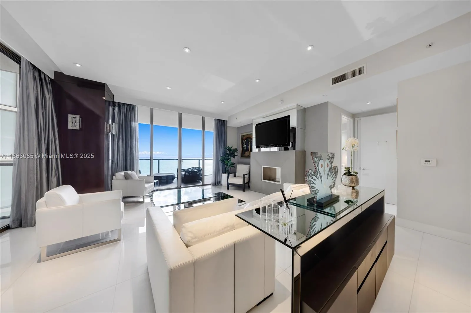 St Regis South Tower – photo 24