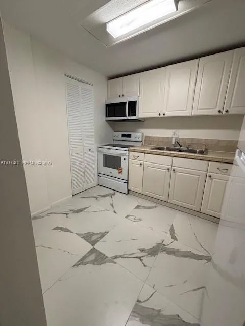 7900 S Colony Cir S # 303, Tamarac, FL 33321 photo 2