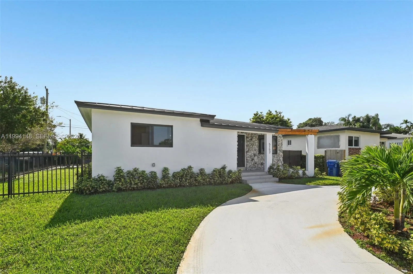5152 SW 6th St, Miami, FL 33134 photo 2