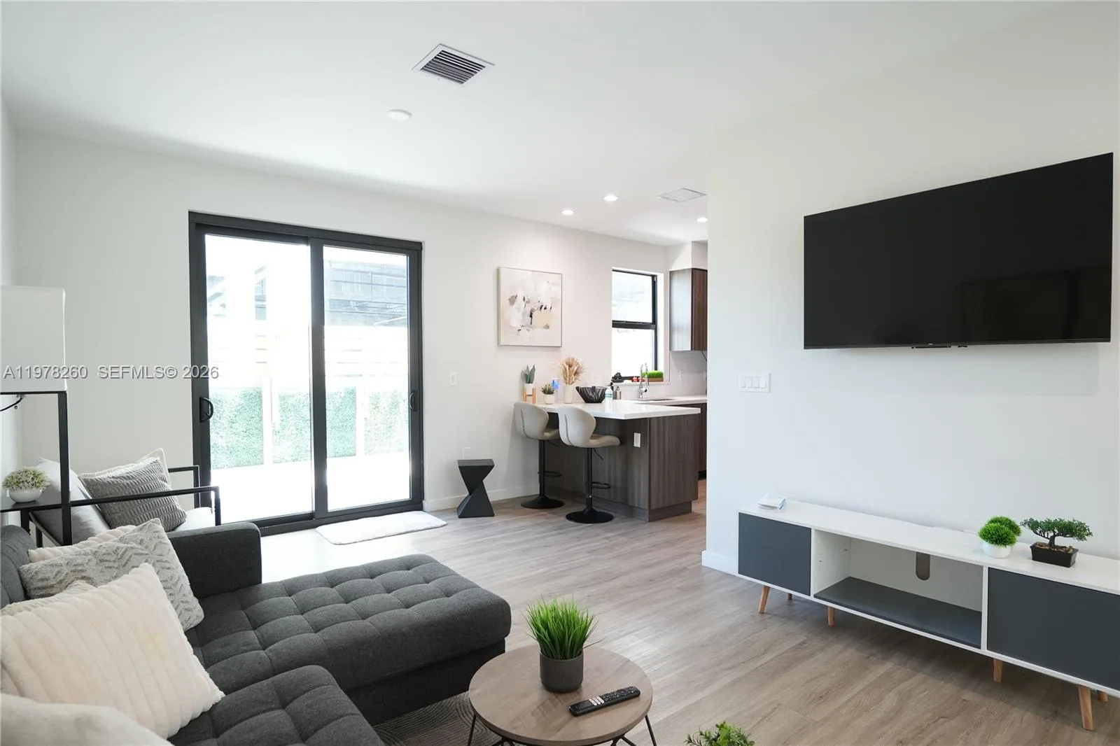 211 SE 4th St # 3, Hallandale Beach, FL 33009 photo 6