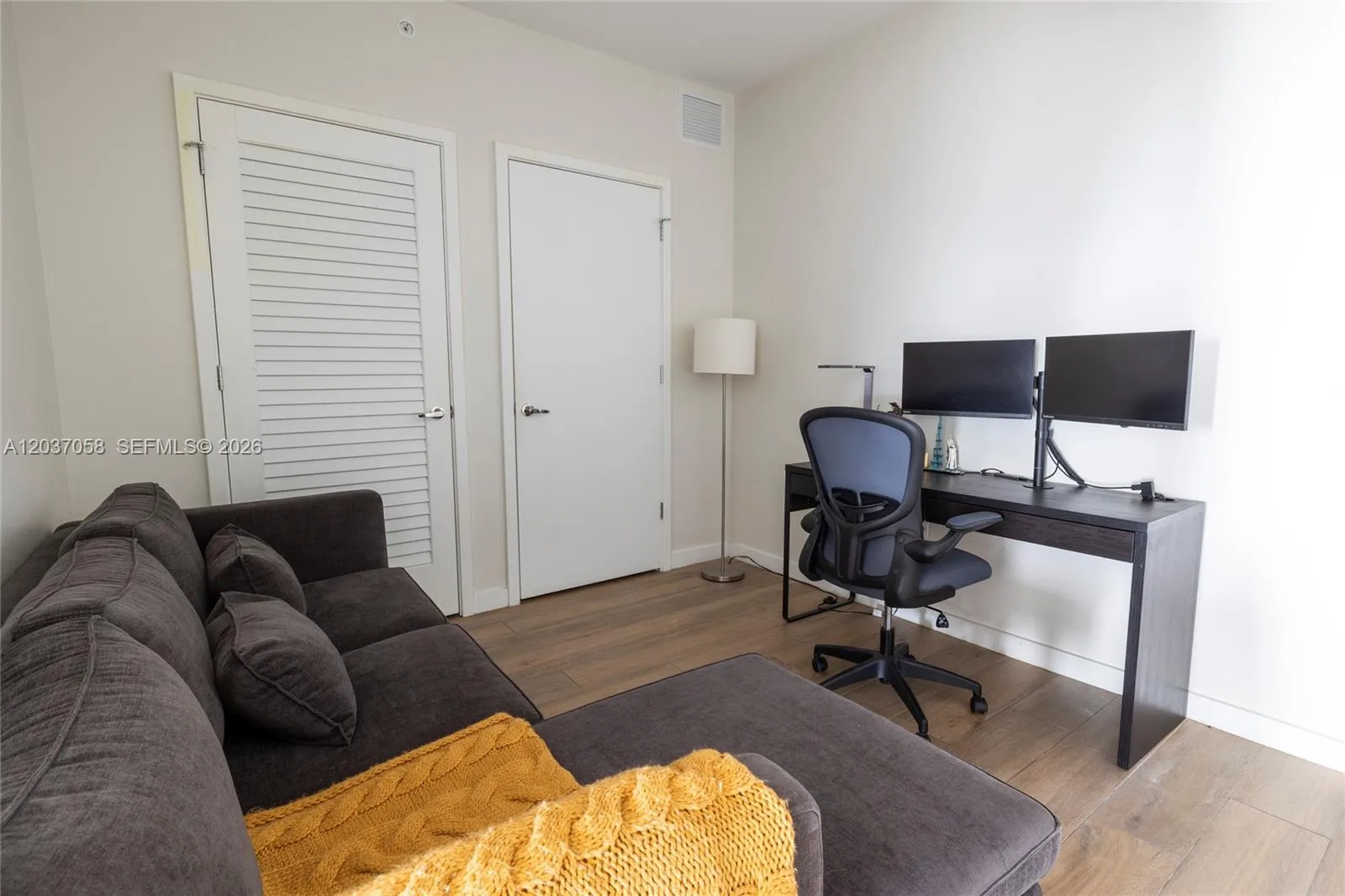 1010 Brickell Ave # 4311, Miami, FL 33131 photo 4