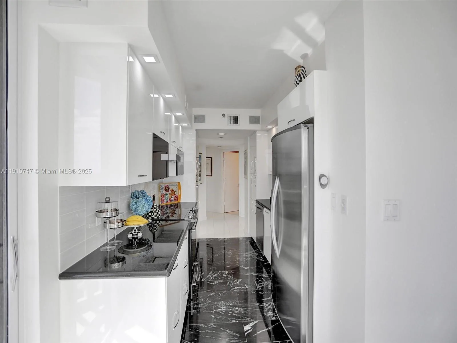 1000 E Island Blvd # 2103, Aventura, FL 33160 photo 2
