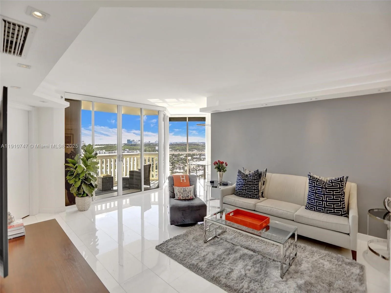 1000 E Island Blvd # 2103, Aventura, FL 33160 photo 6