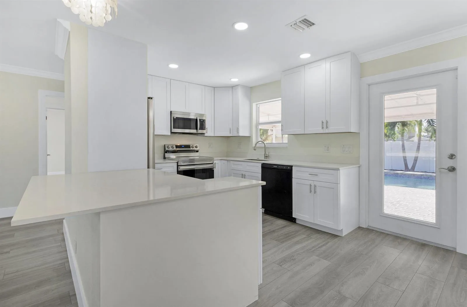 912 SE 8th Court, Deerfield Beach, FL 33441 photo 11