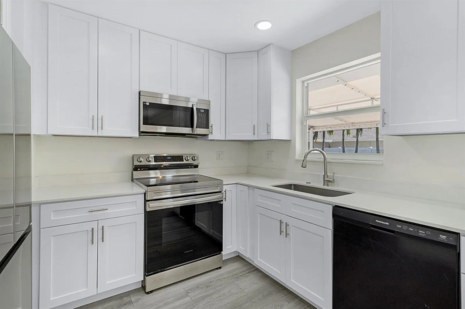 912 SE 8th Court, Deerfield Beach, FL 33441 photo 12