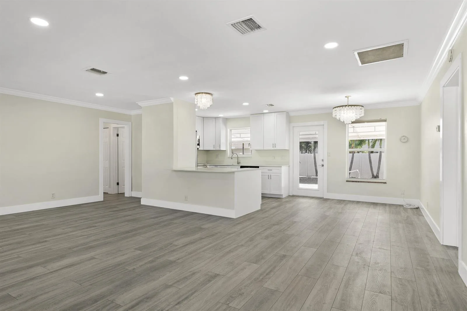 912 SE 8th Court, Deerfield Beach, FL 33441 photo 4