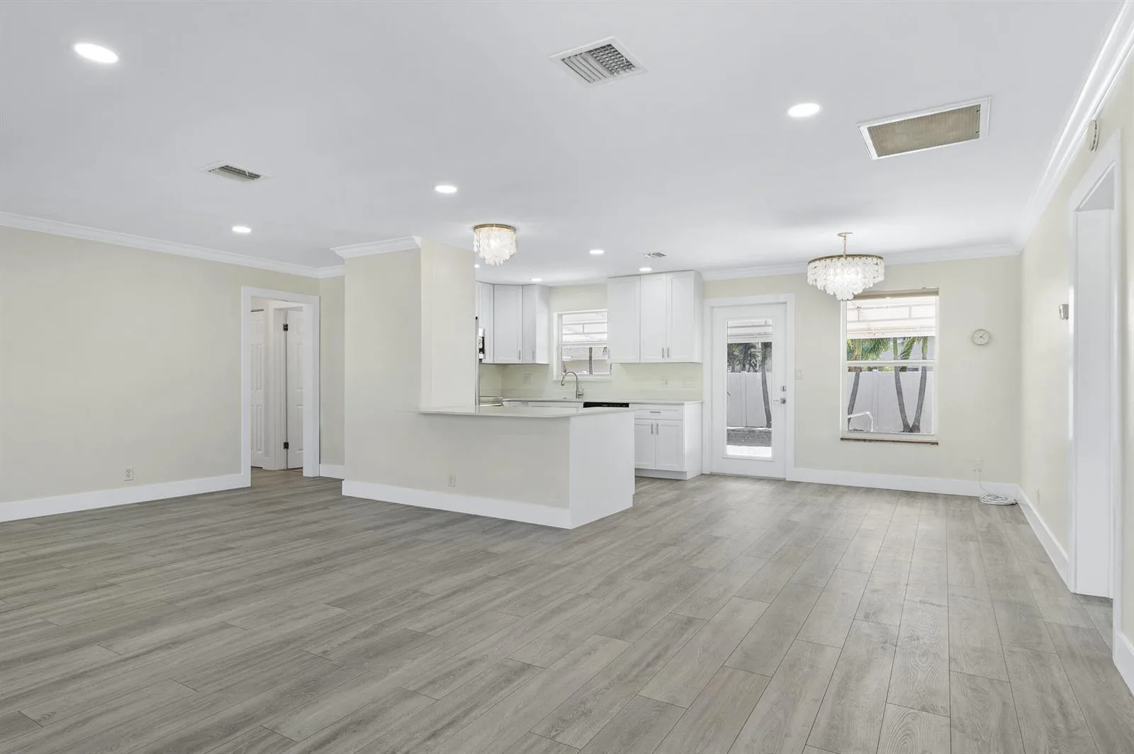 912 SE 8th Court, Deerfield Beach, FL 33441 photo 5