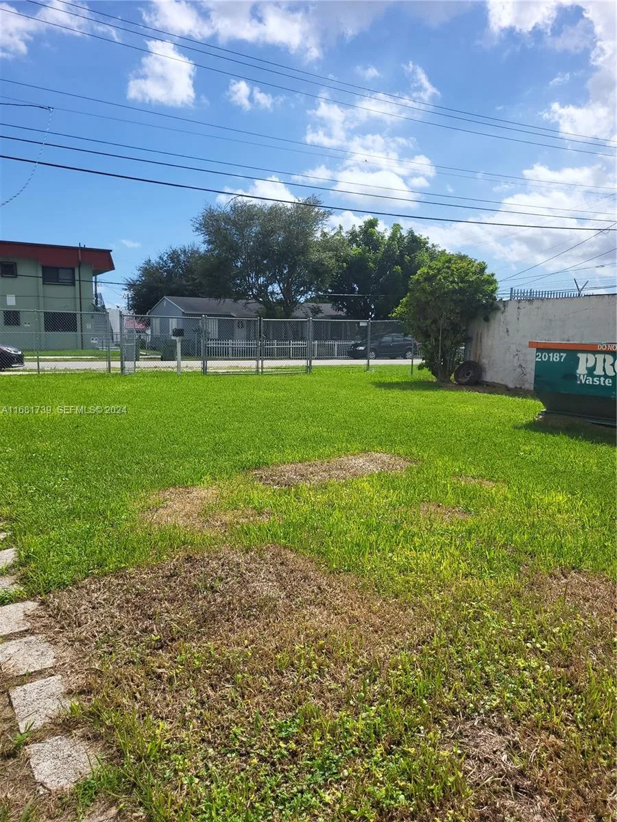 Listing photo 10