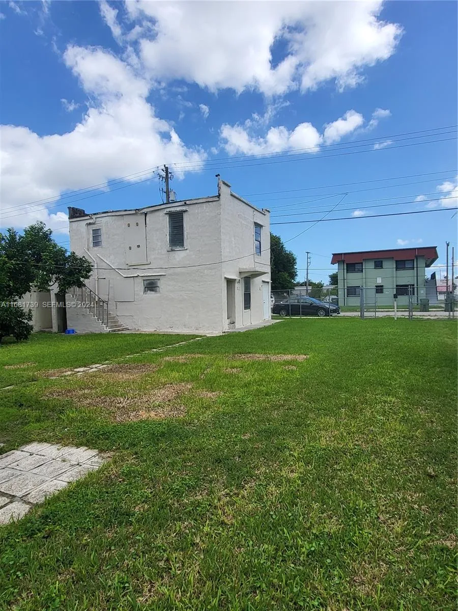 Listing photo 12