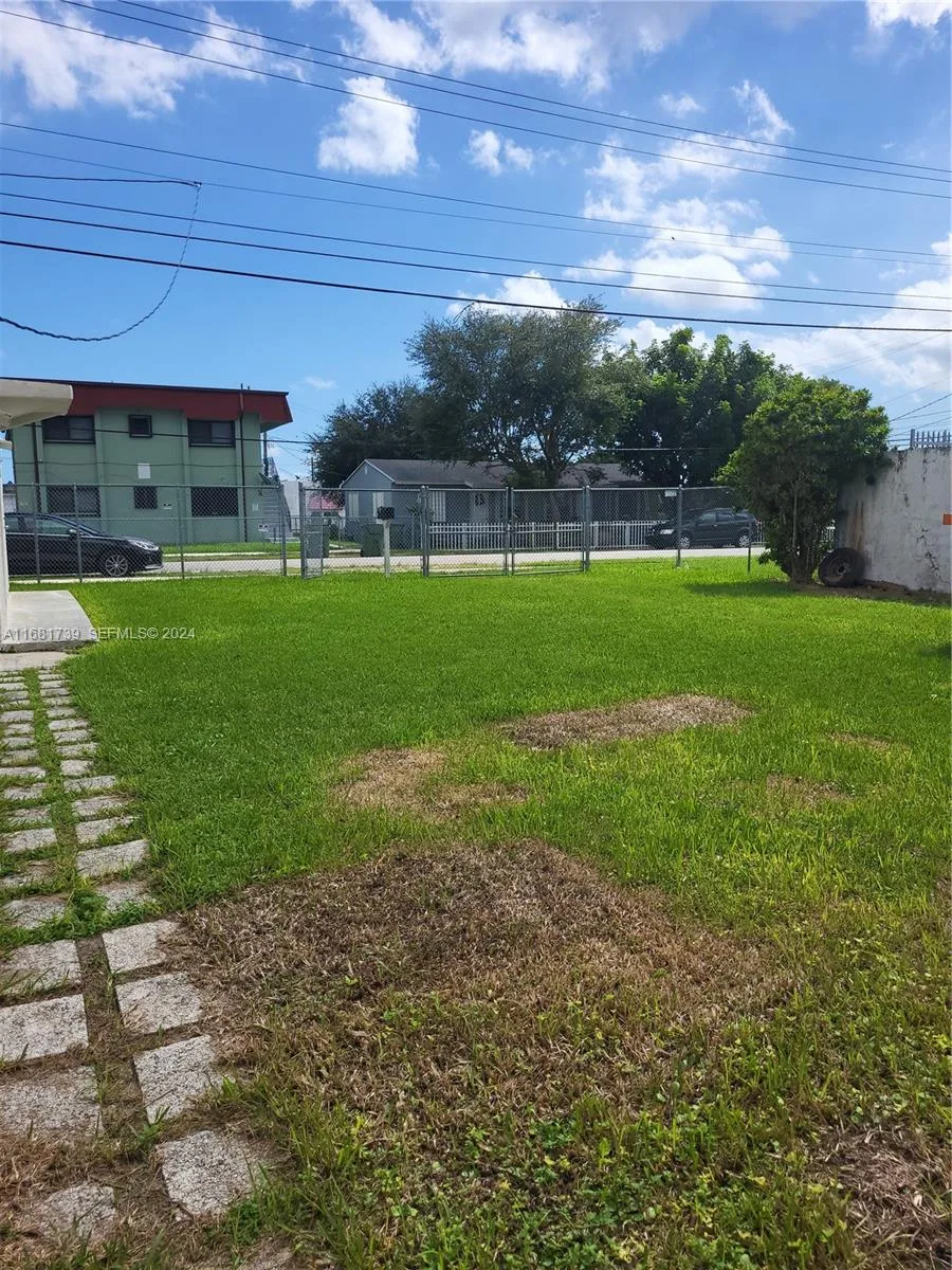 Listing photo 9