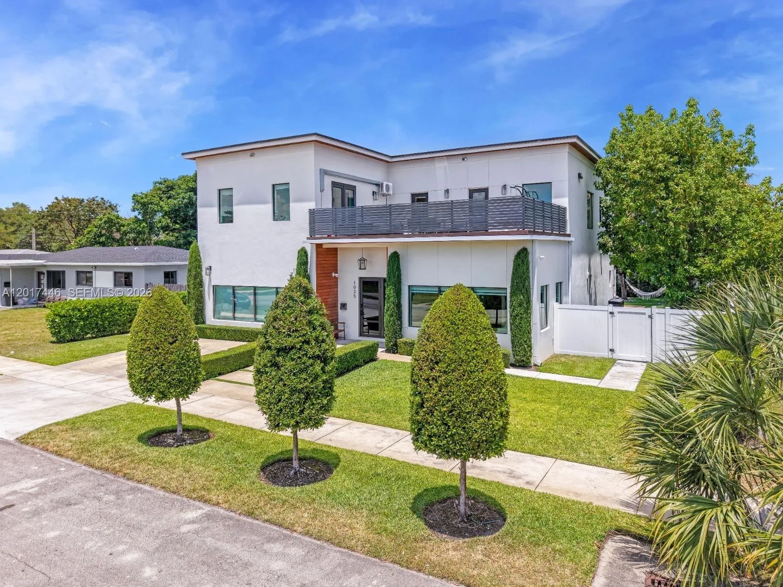 1025 NE 170th Ter, Miami, FL 33162 photo 2