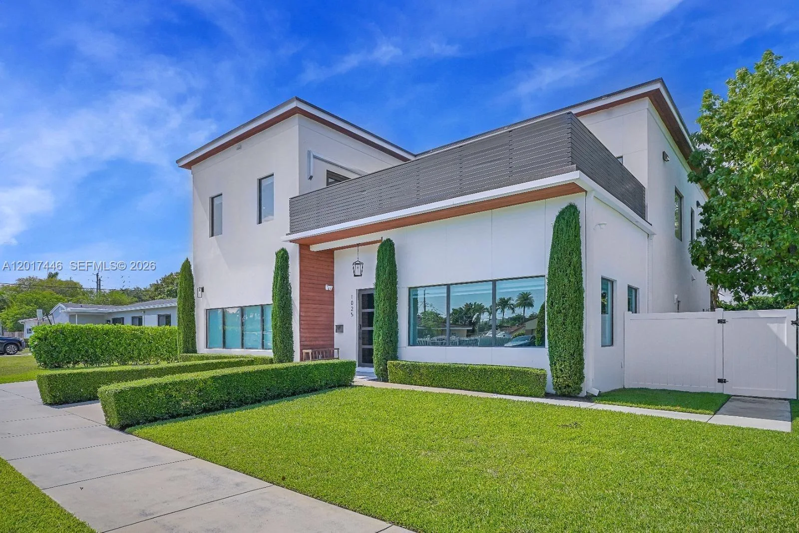 1025 NE 170th Ter, Miami, FL 33162 photo 3