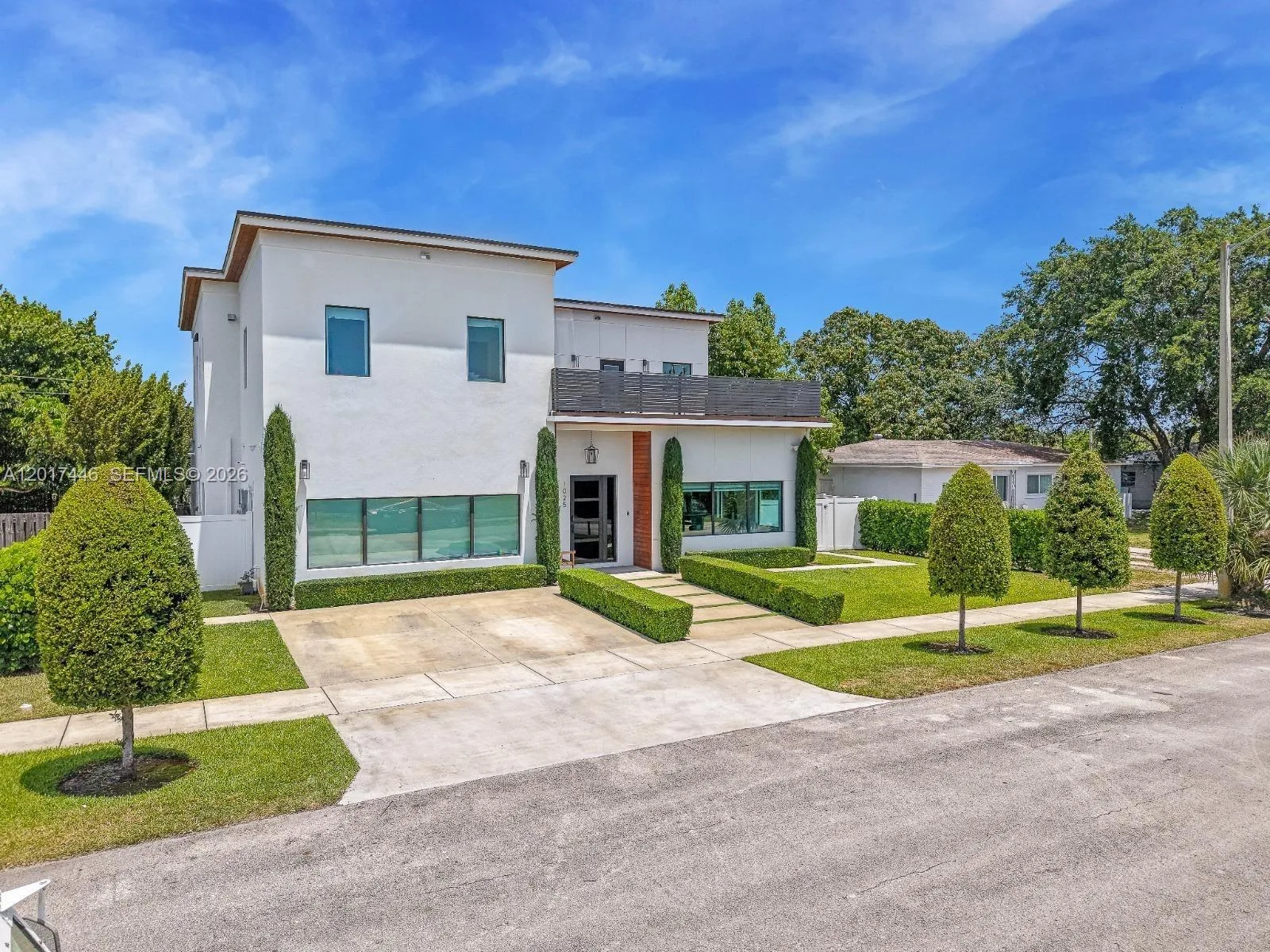 1025 NE 170th Ter, Miami, FL 33162 photo 4
