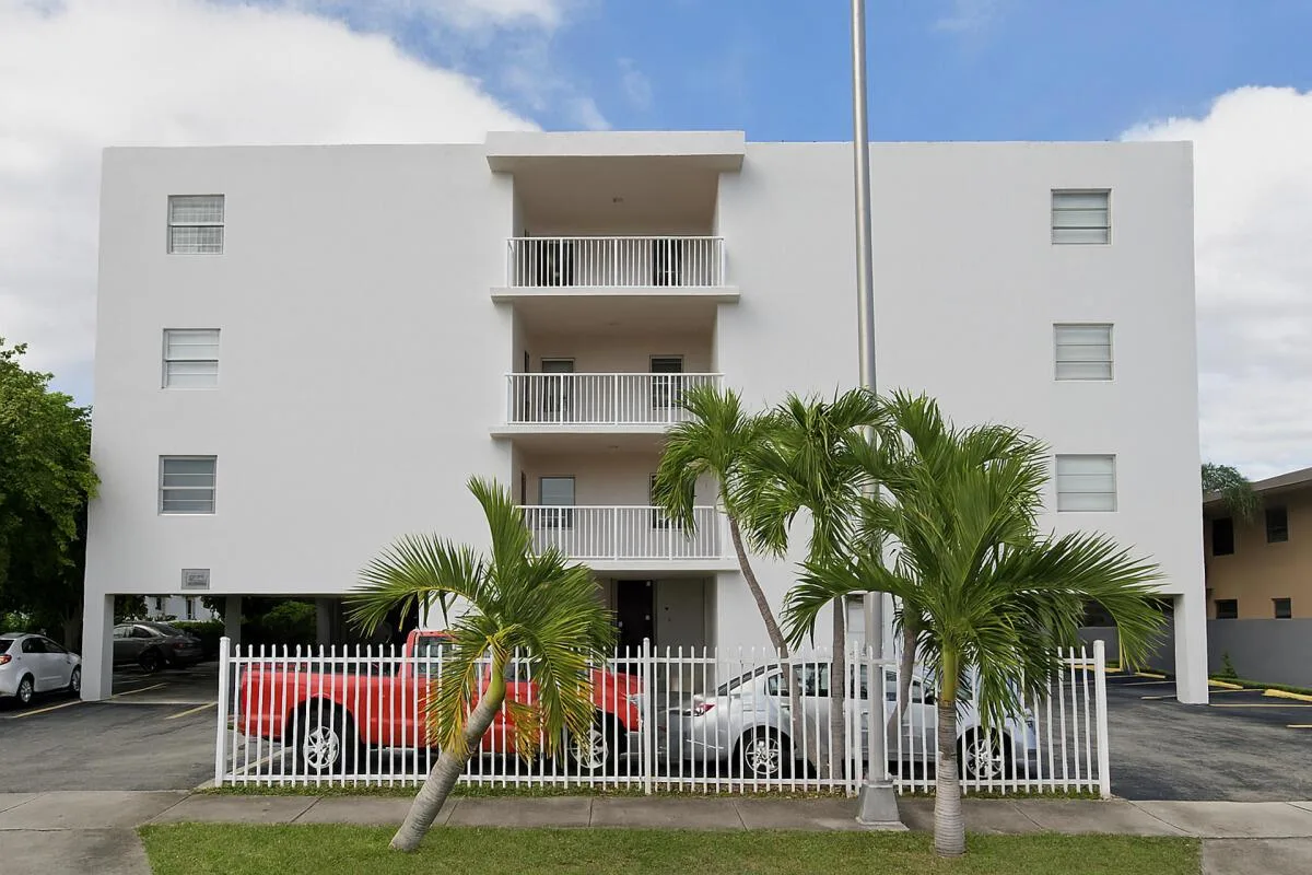 1095 W 77th Street # 202, Hialeah, FL 33014