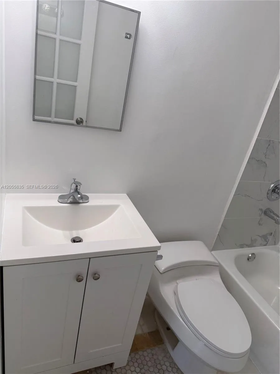 7195 NW 179th St # 211, Hialeah, FL 33015 photo 10