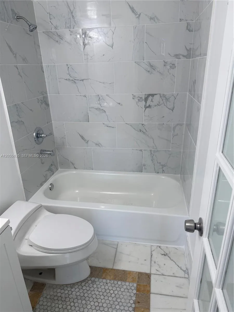 7195 NW 179th St # 211, Hialeah, FL 33015 photo 9