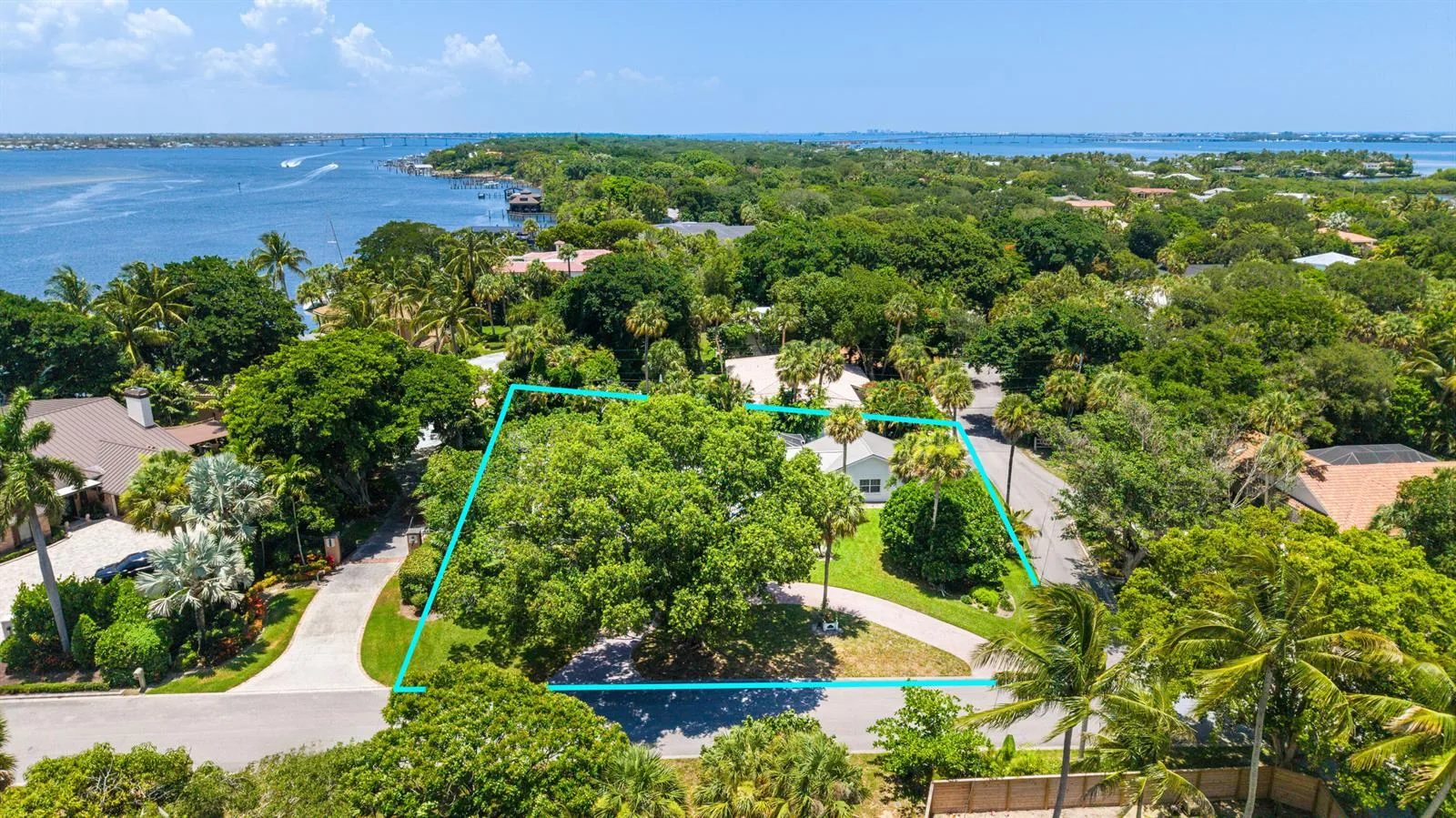 15 W HIGH POINT Road, Sewalls Point, FL 34996 photo 3