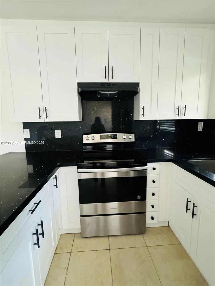 1755 NE 116th Rd # 17, North Miami, FL 33181 photo 2