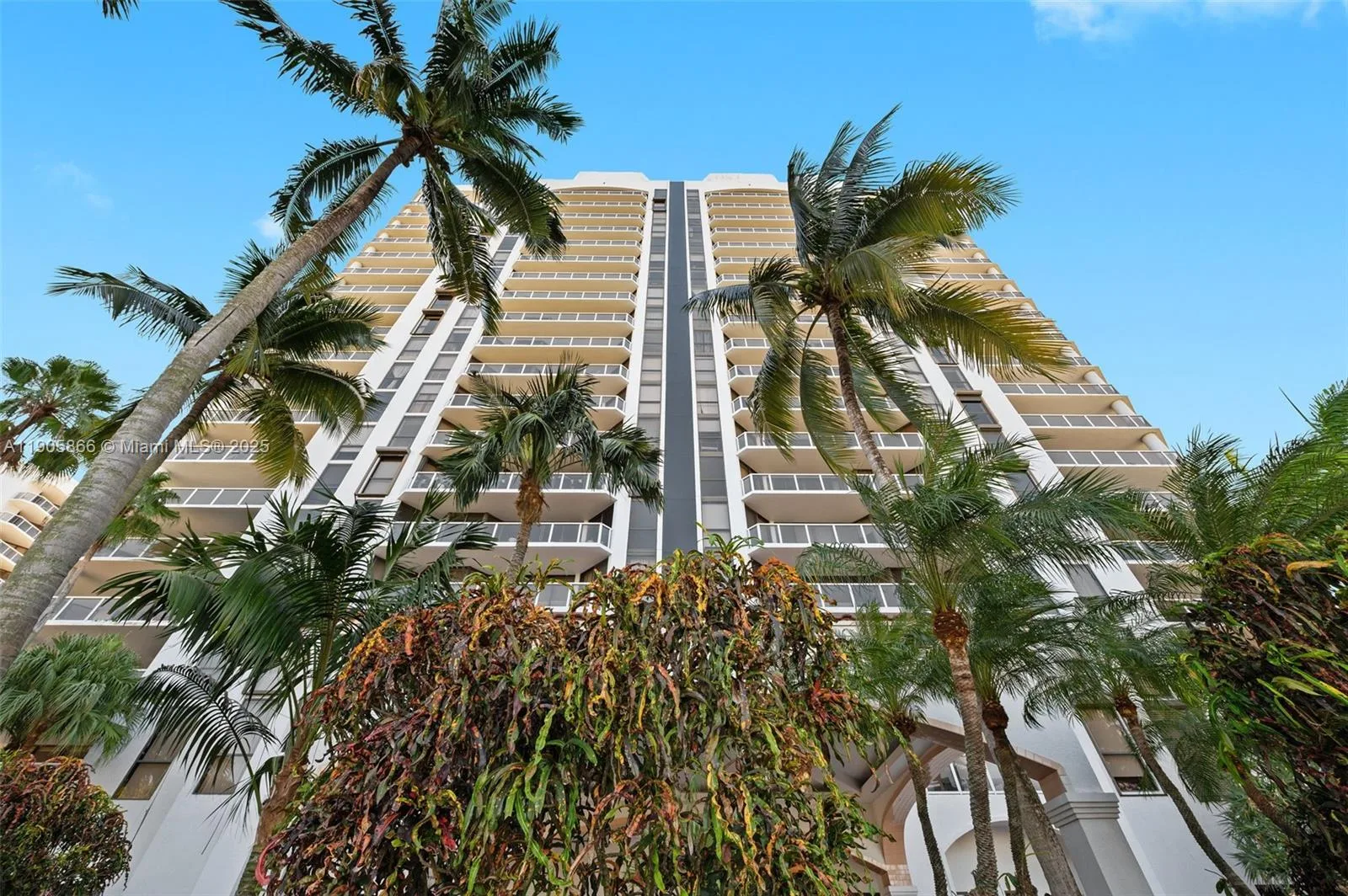 3598 Yacht Club Dr # 602, Aventura, FL 33180 photo 3