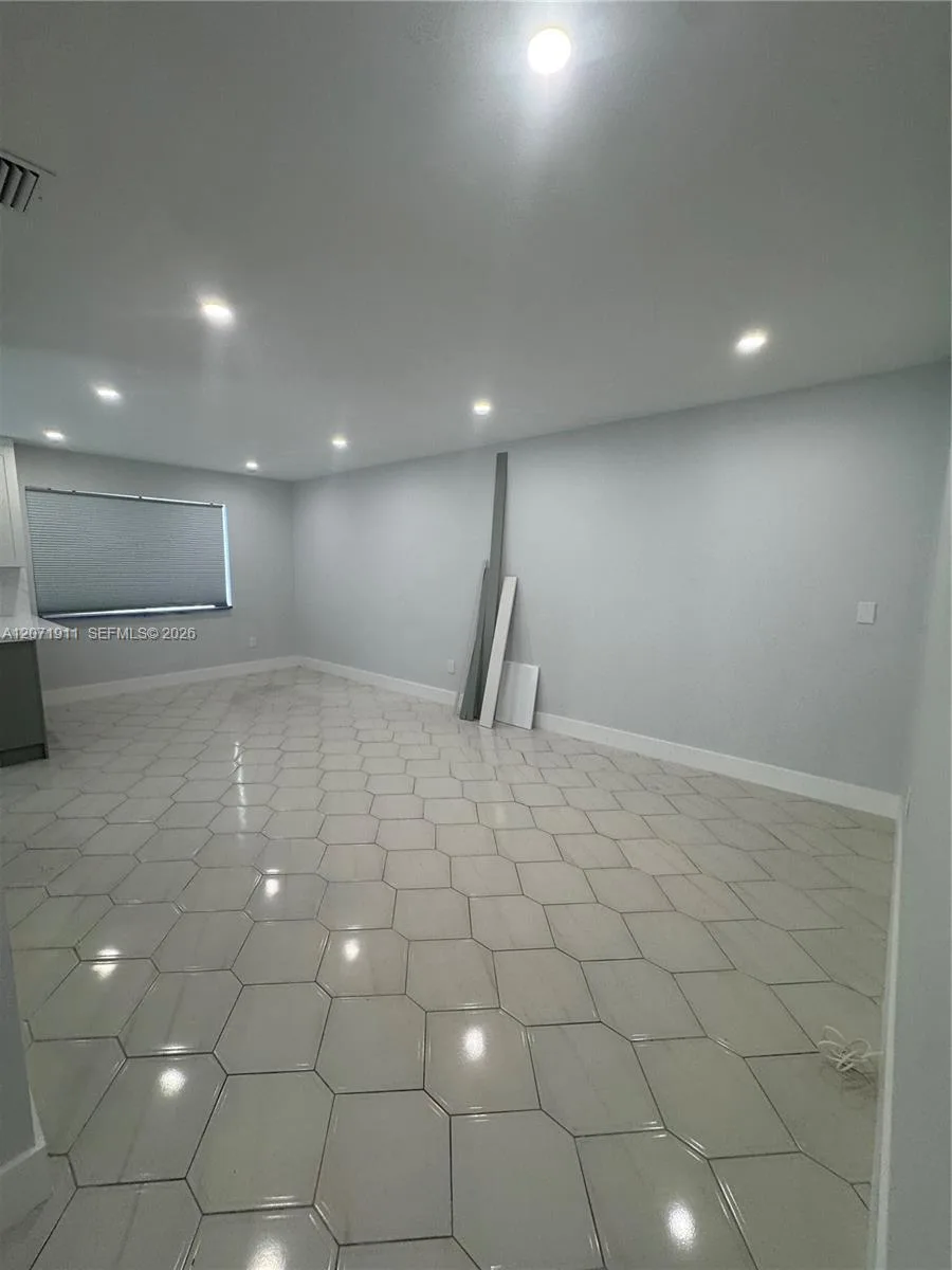 3160 NW 3rd St, Miami, FL 33125 photo 5