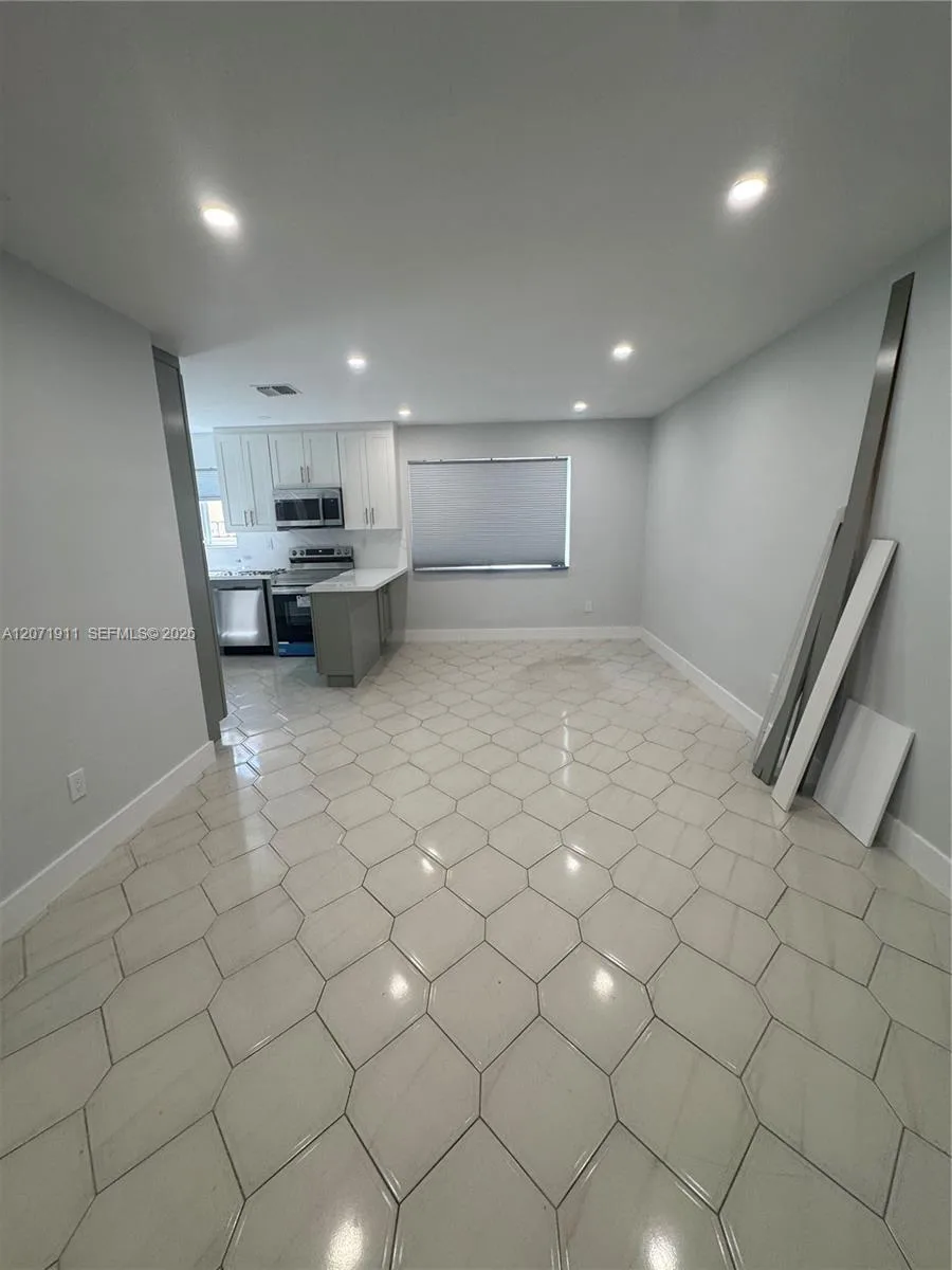 3160 NW 3rd St, Miami, FL 33125 photo 7