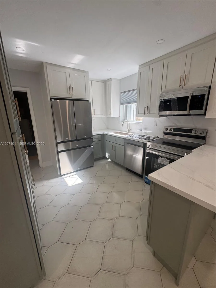 3160 NW 3rd St, Miami, FL 33125 photo 9