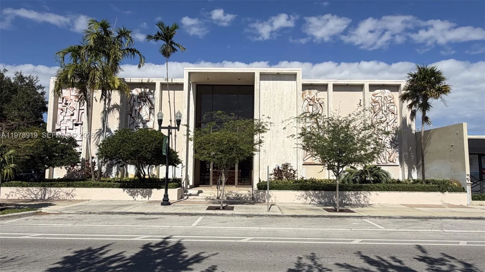 2435 Hollywood Blvd, Hollywood, FL 33020
