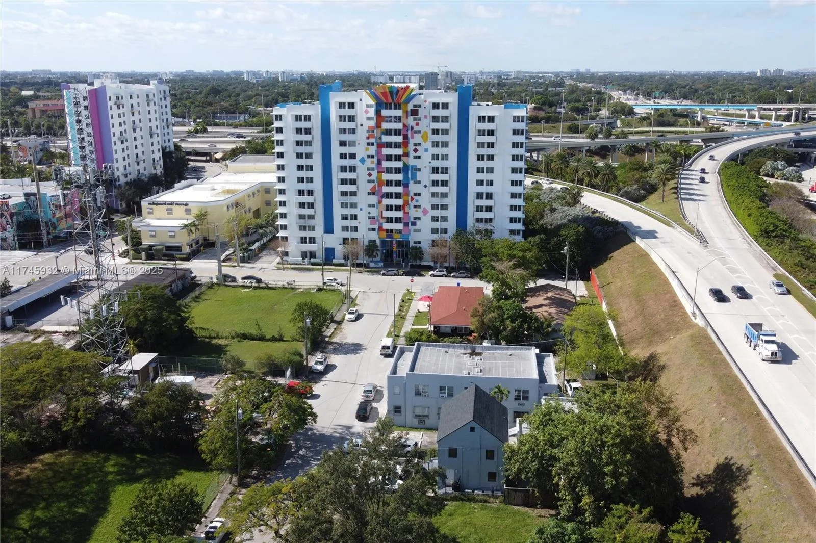 321 NW 37th St, Miami, FL 33127 photo 12