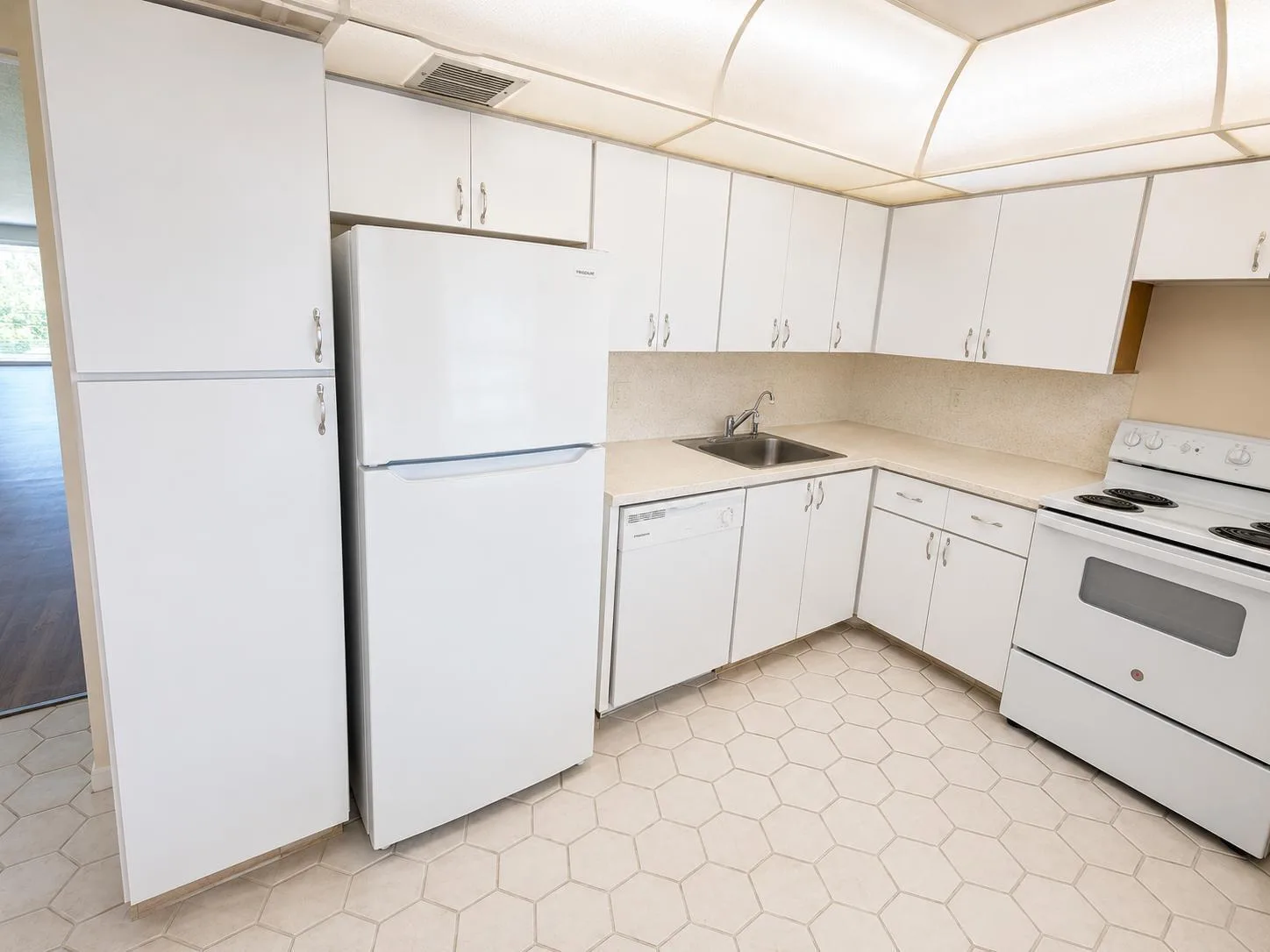 3520 Oaks Way # 402, Pompano Beach, FL 33069 photo 5