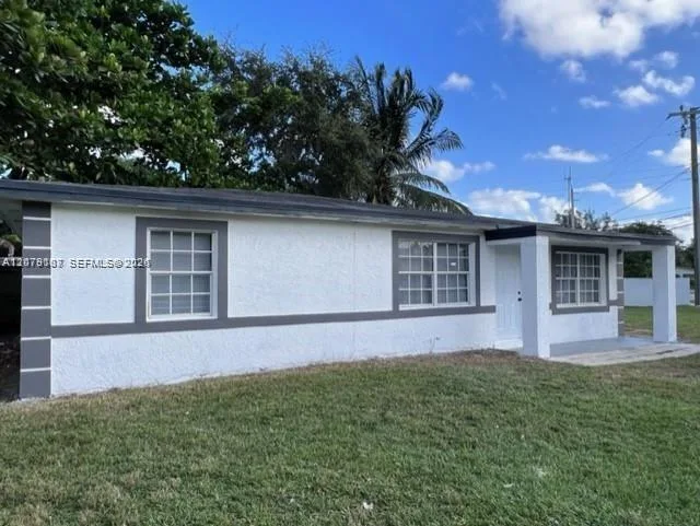 43 Newton Rd, West Park, FL 33023 photo 2