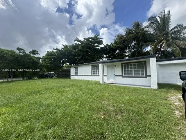 43 Newton Rd, West Park, FL 33023 photo 3