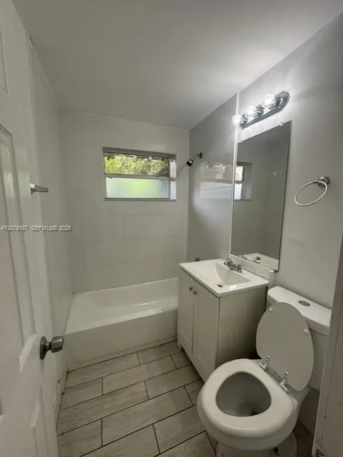 43 Newton Rd, West Park, FL 33023 photo 5