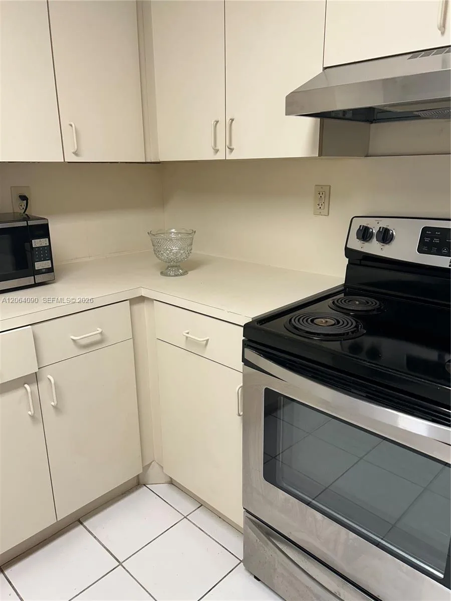 228 NW 26th Ave # 1, Miami, FL 33125 photo 2